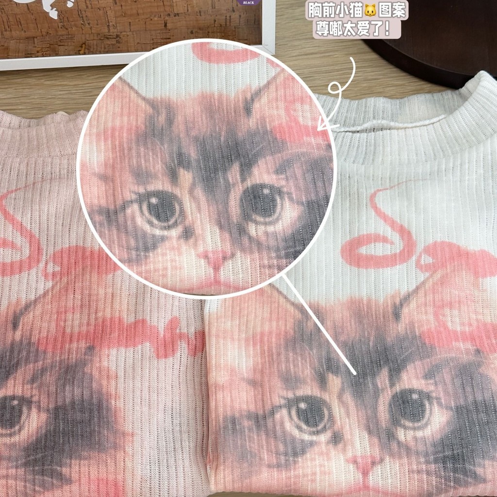 Áo thun nữ Dopamine Pink Cat màu hồng tươi sáng, phù hợp cho mùa hè với thiết kế slim-fit nhẹ nhàng.