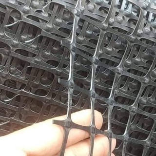 Hàng loại 1: cao 1,5m dài 50m ô 3x4cm. Dùng làm chuồng gà. Hàng rào nặng 12kg làm hàng rào, làm chuồ