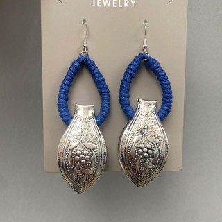 Đôi bông tai dân tộc sang trọng, cá tính nổi bật, phù hợp với váy cưới cô dâu