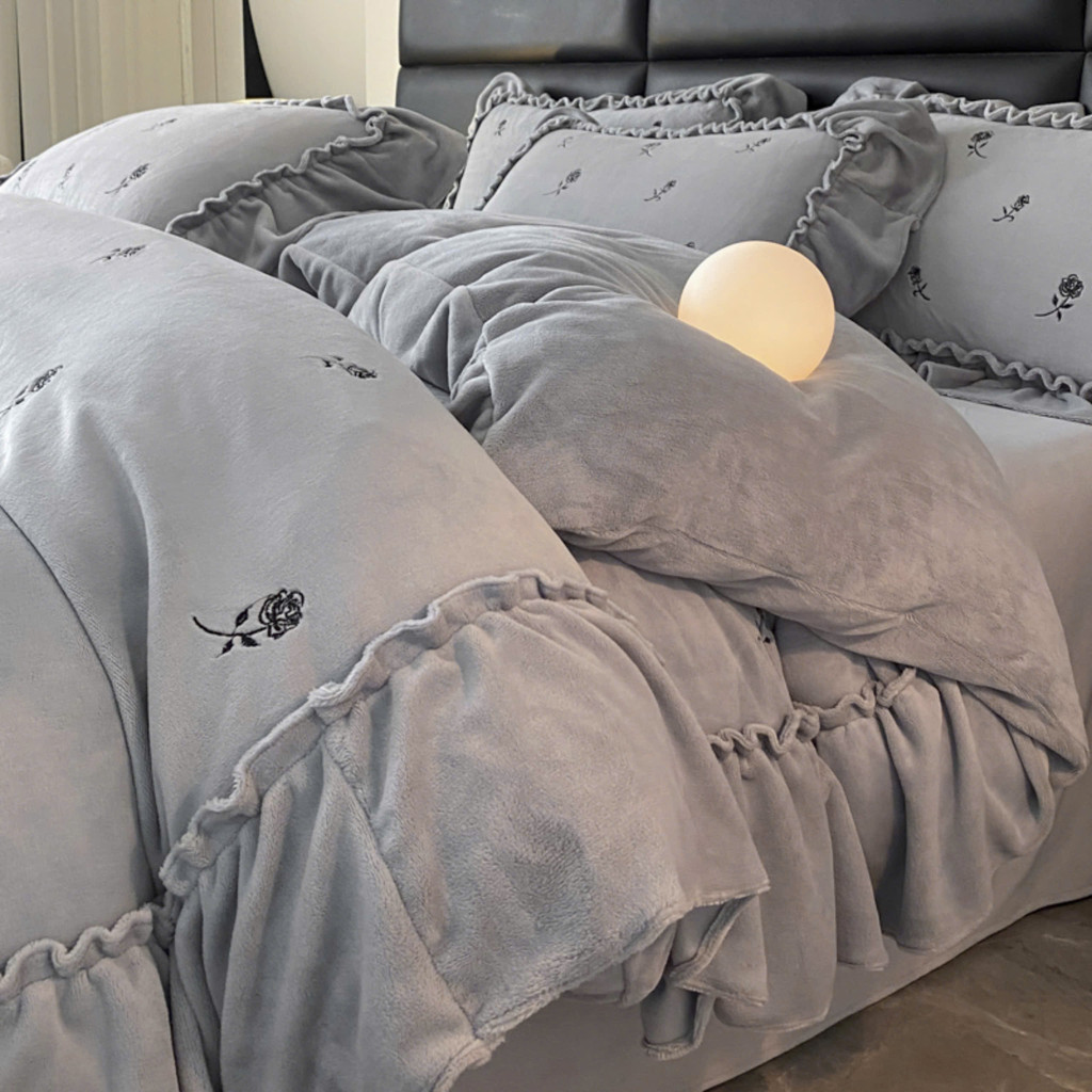 (SGN149)Bộ Chăn Ga Gối Chất Liệu Nỉ Nhung Mềm Mại Thêu Họa Tiết Hoa Hồng - MemMinbedding Luxury