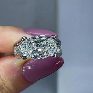 Nhẫn kim cương hình bầu dục phong cách mới dành cho nữ