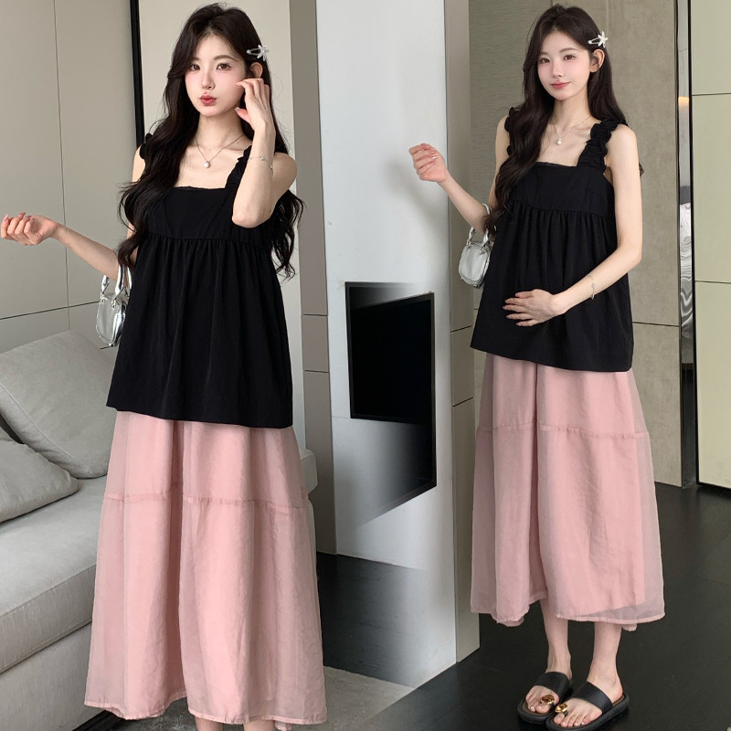 Bộ đồ bà bầu mùa hè gồm áo cổ vuông và váy lưới