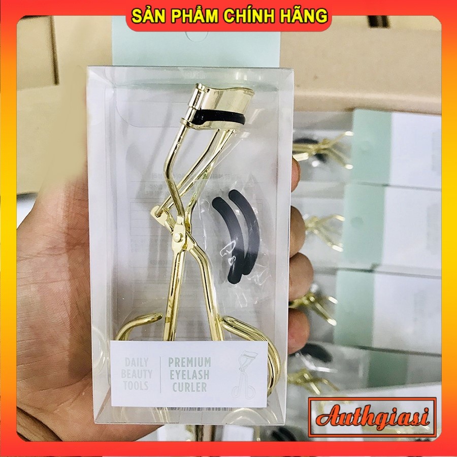 Kẹp bấm mi The Face Shop Eyelash Curler TFS siêu cong màu Bạc và Vàng kèm 2 lõi thay