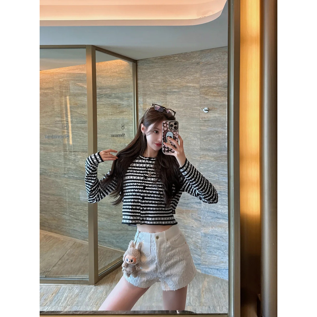 Sơ mi cardigan sọc cổ tròn dệt kim, phong cách mới cho đầu thu