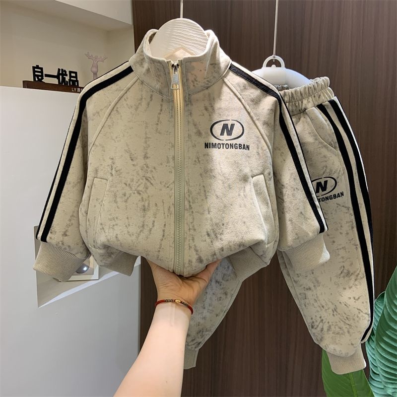 Hàng sẵn có Quần áo mùa thu cho bé trai Hợp thời trang Đồ thể thao mát mẻ Phù hợp với phong cách mới Fried Street Quần áo trẻ em Xuân thu cho bé Quần áo thông thường đẹp trai