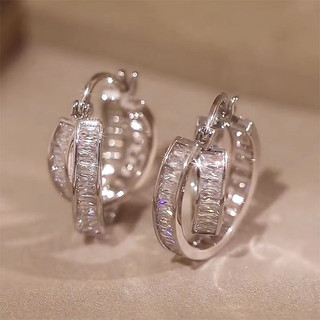 Khóa tai nữ đính kim cương hình học, phong cách châu Âu và Mỹ