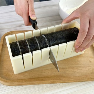 Khuôn nhựa làm cơm cuộn sushi kimbap hình tròn, hình vuông, trái tim ALINE
