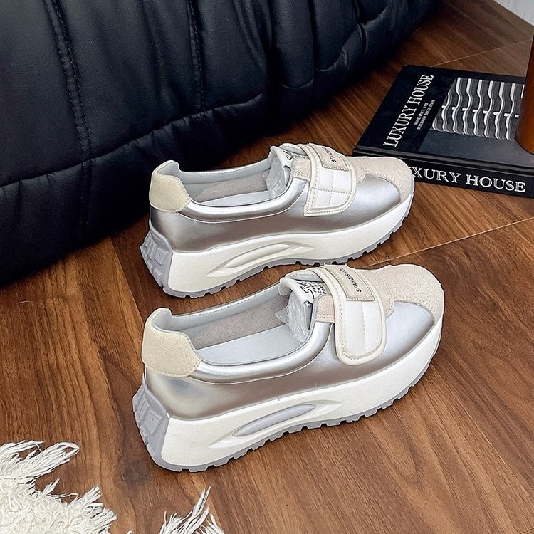 Mùa Hè 2024 Phong Cách Mới Niche Muffin Phù Hợp Với Màu Sắc Thường Ngày Retro Velcro Loafers Giày Đế Mềm Nữ