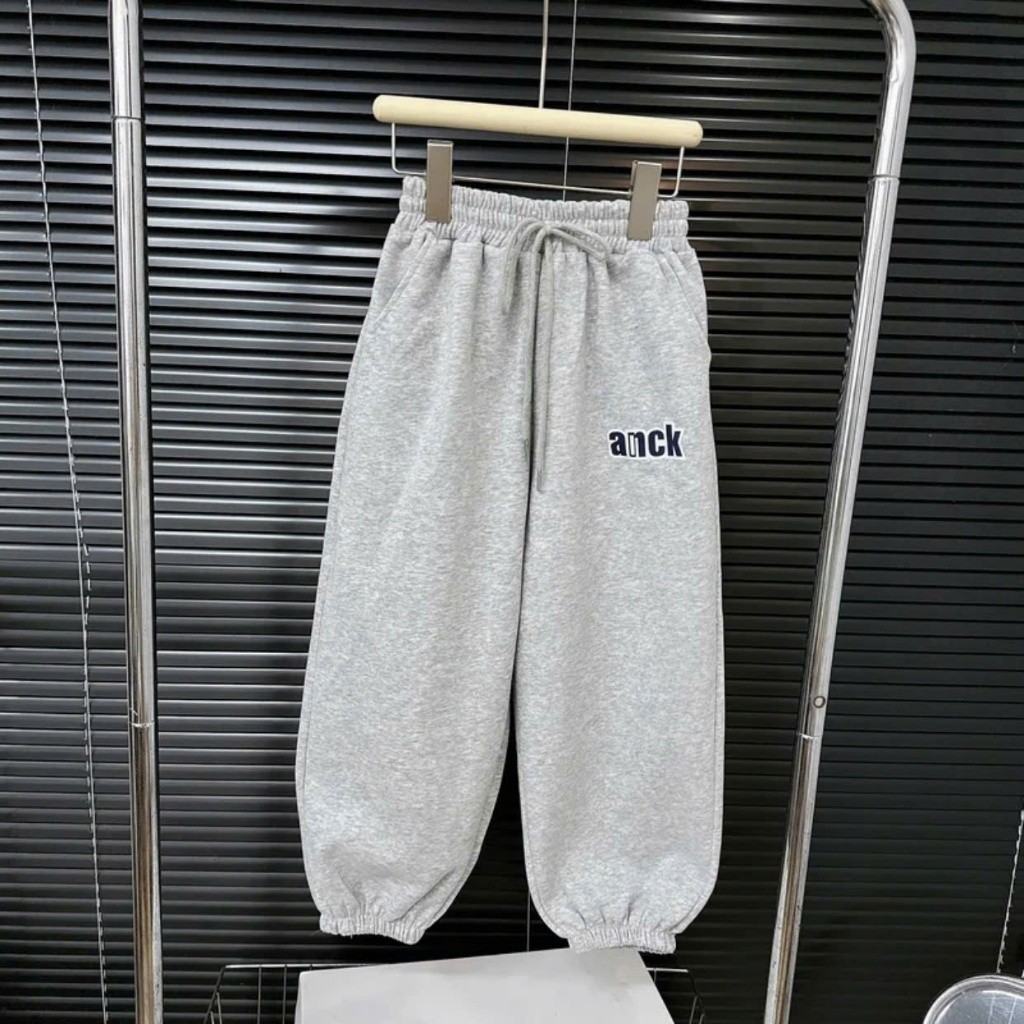 A Quần Nỉ 2 Da in chữ ANCK QCCC cho bé Trai bé gái mềm mịn, dày dặn ấm áo co giãn có 4 màu, size 17-65kg A