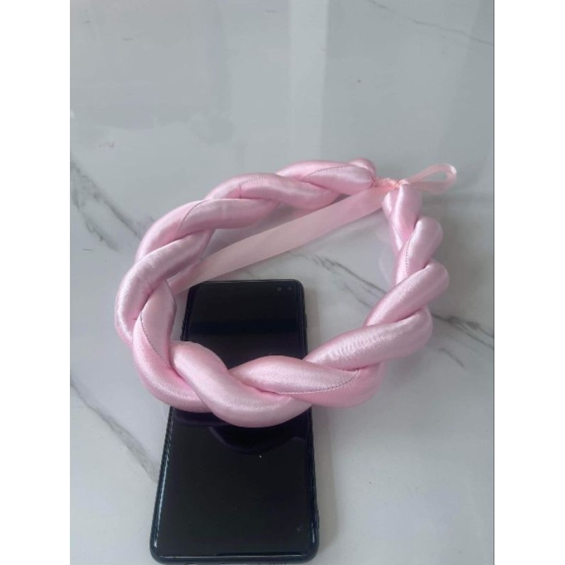 vấn xoắn đôi đội đầu cho cô dâu, dùng để biểu diễn văn nghệ, kết hợp cùng áo dài chụp ảnh tết kỷ yếu