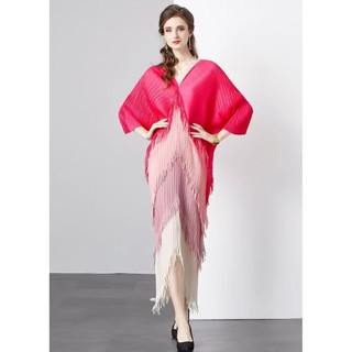 Đầm Miyake cổ chữ V tay búp bê, thiết kế xếp ly lớn, phù hợp tập luyện và thời trang hàng ngày, thanh lịch