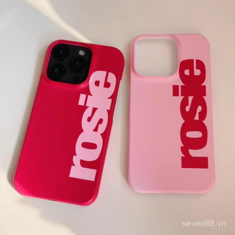Ốp Điện Thoại Thích Hợp Cho iPhone rosie Letter 17 / 16 / 15promax / 14 Vỏ Cứng 13 / 12 / 11pro Niche xsmax / xr Sáng Tạo Chống Sốc Lỗ Lớn Bao Gồm Tất Cả XHX8