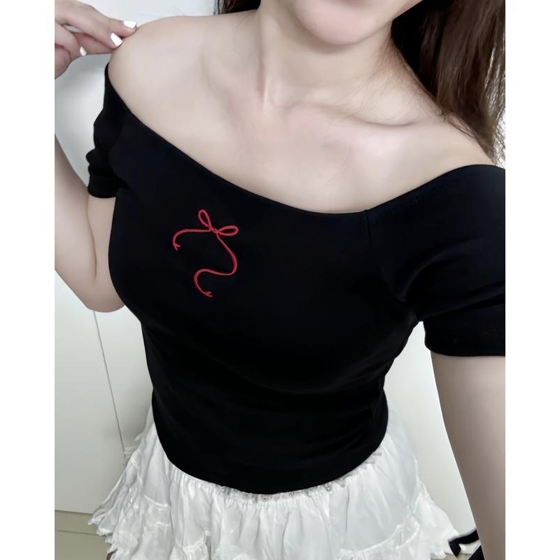 Áo trễ vai tay ngắn thêu Nơ Đỏ chất cotton mẫu mới nhất 2024