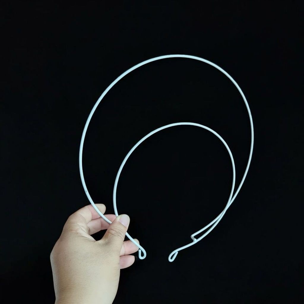Khung mấn mua về để kết hoa và các họa tiết làm mấn đội đầu cô dâu và biểu diễn văn nghệ