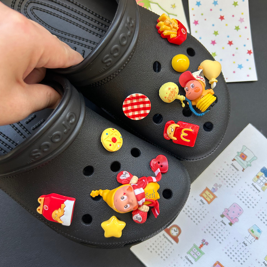 Thích hợp cho Crocs Bubble Mart Giày Lỗ Hoa Phụ Kiện Giày Ngôi Sao Dễ Thương Người Giày Hoa Giày Cao Cấp Lỗ Hoa Khóa Giày Busch Khóa Giày Zhibixing Khóa Giày Có Thể Tháo Rời Khóa Giày ins Giày Hoa