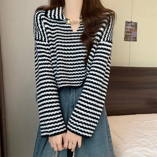 Áo len dáng ngắn màu trắng áo dệt kim dáng nhỏ cổ chữ V phối bên trong mẫu mới mùa thu đông cho nữ
