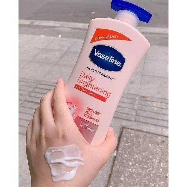 Sữa dưỡng thể Vaseline Healthy White UV Lightening Body Lotion 725ml nắp xanh mẫu mới