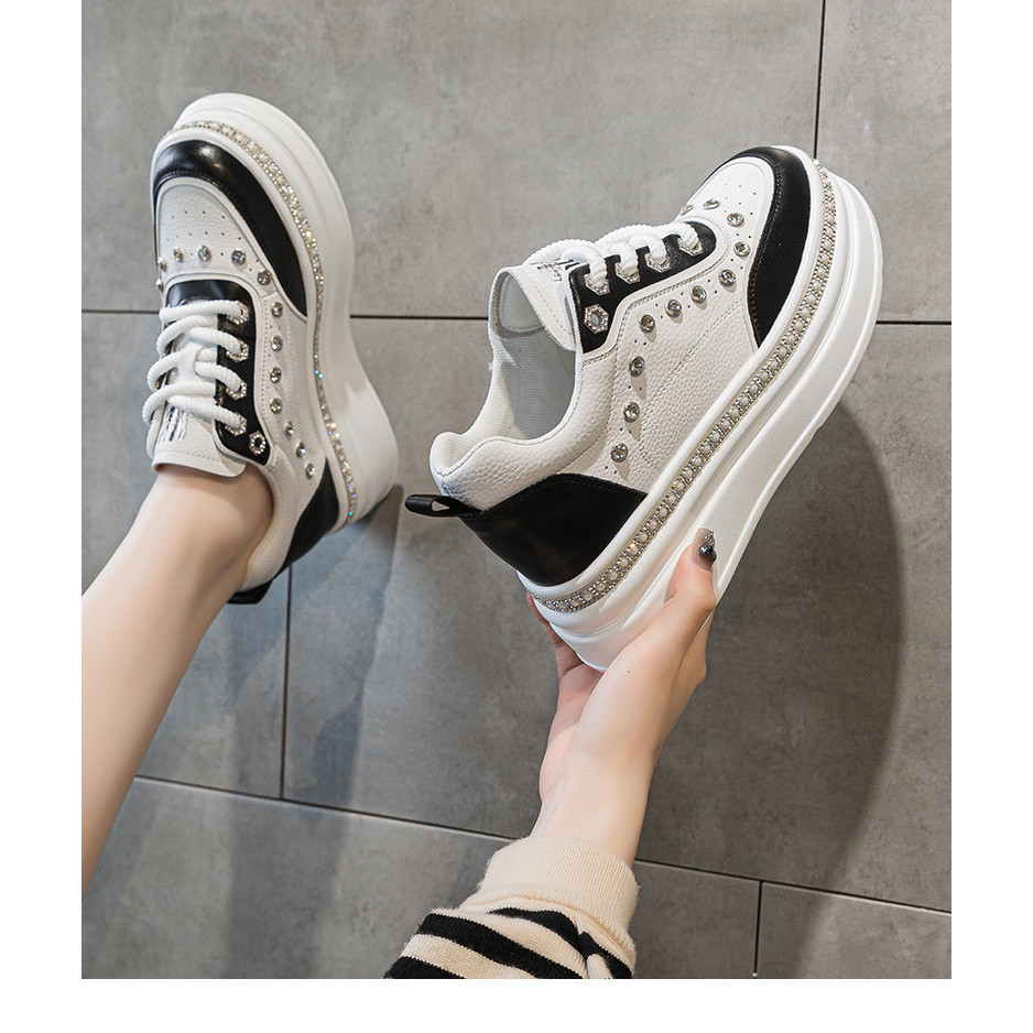 Chính Hãng Da Đế Dày Bên Trong Tăng Chiều Cao Giày Trắng Nữ Slip-On Mùa Hè 2025 Phong Cách Mới Nhẹ Phù Hợp Với Giày Nhỏ