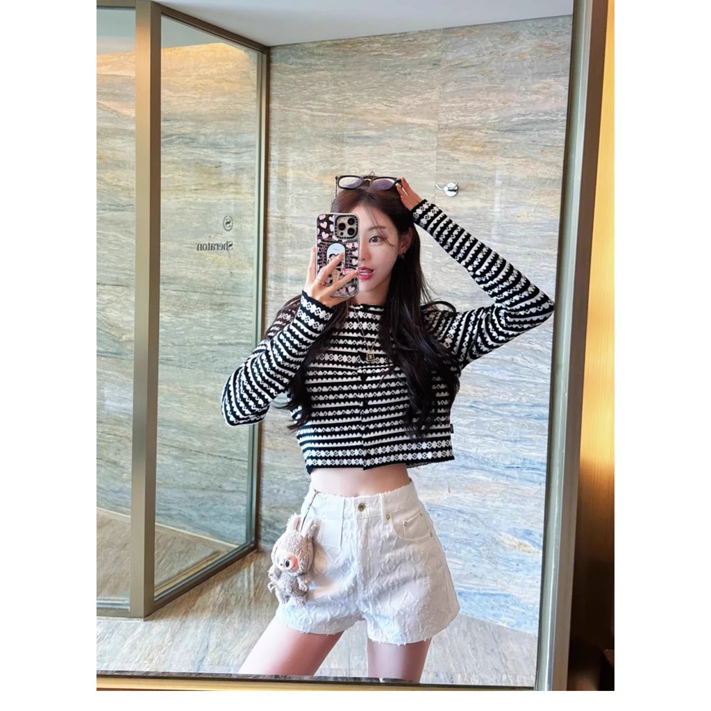 Sơ mi cardigan sọc cổ tròn dệt kim, phong cách mới cho đầu thu