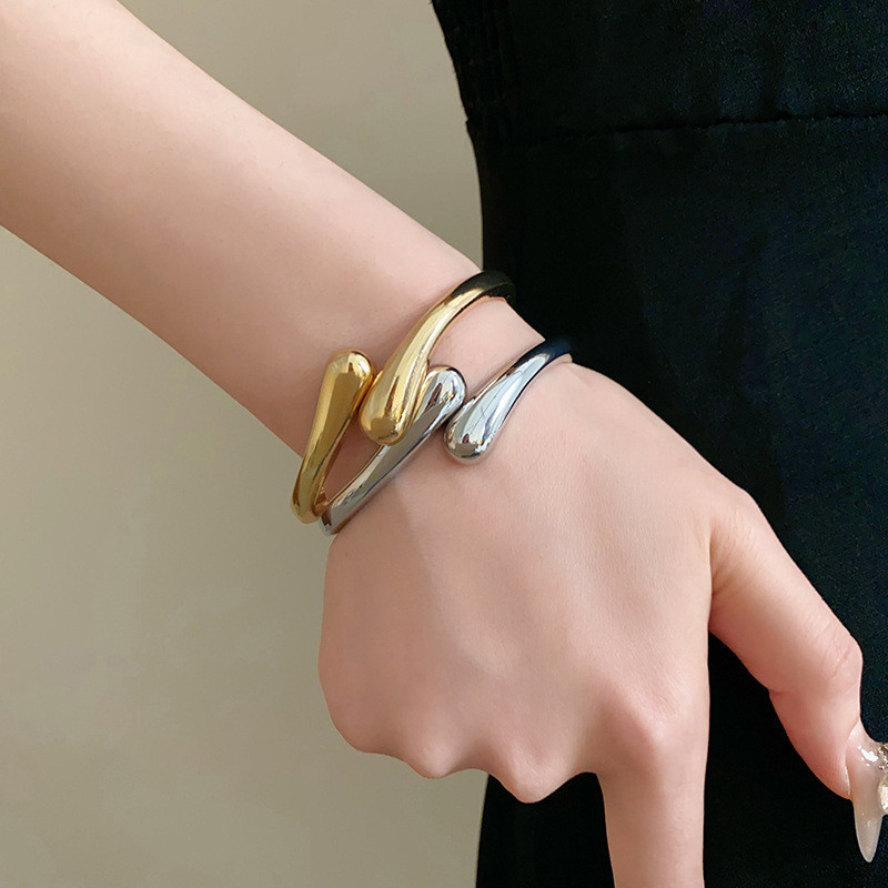 Châu Âu và Hoa Kỳ xuyên biên giới thả nước mở vòng tay thích hợp đơn giản khí chất vòng tay kim loại thời trang cá tính gió lạnh trang trí tay người phụ nữ