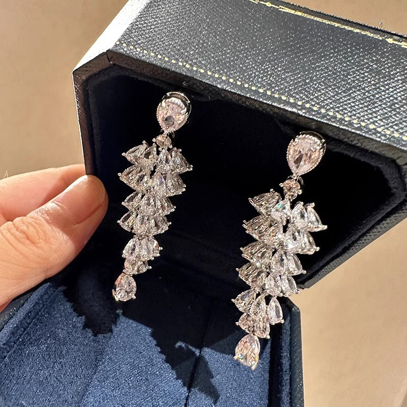 Bông tai Zircon thả nước thời trang Hàn Quốc Bông tai tinh tế sang trọng