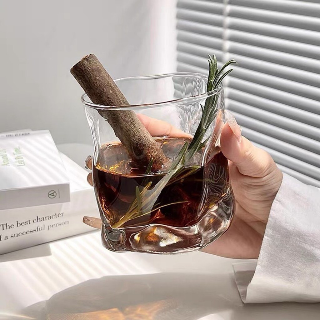 Cốc thủy tinh decor uống nước sáng tạo cốc xoắn, ly thuỷ tinh uống whisky cao cấp  FE123