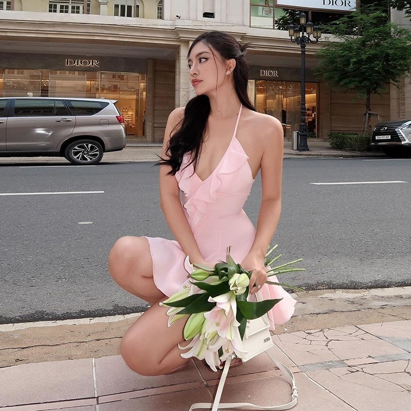 Váy Klalien Mini Cổ Chữ V Treo Cổ Lưng Gỗ Tai Treo INS socialite Phong Cách Gợi Cảm Mùa Hè Người Phụ Nữ Mới