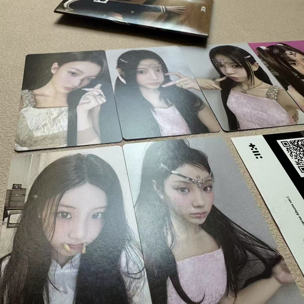 ILLIT Mini Album thứ 3 'bom' WVS Ver Photo Card