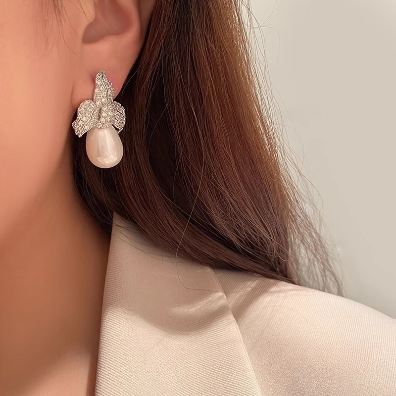 Bông tai hoa kim bạc S925 Bông tai ngọc trai thanh lịch ngọt ngào dễ thương