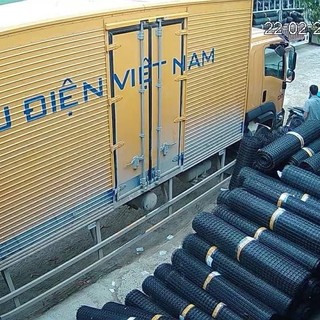 Hàng loại 1: cao 1,5m dài 50m ô 3x4cm. Dùng làm chuồng gà. Hàng rào nặng 12kg làm hàng rào, làm chuồ