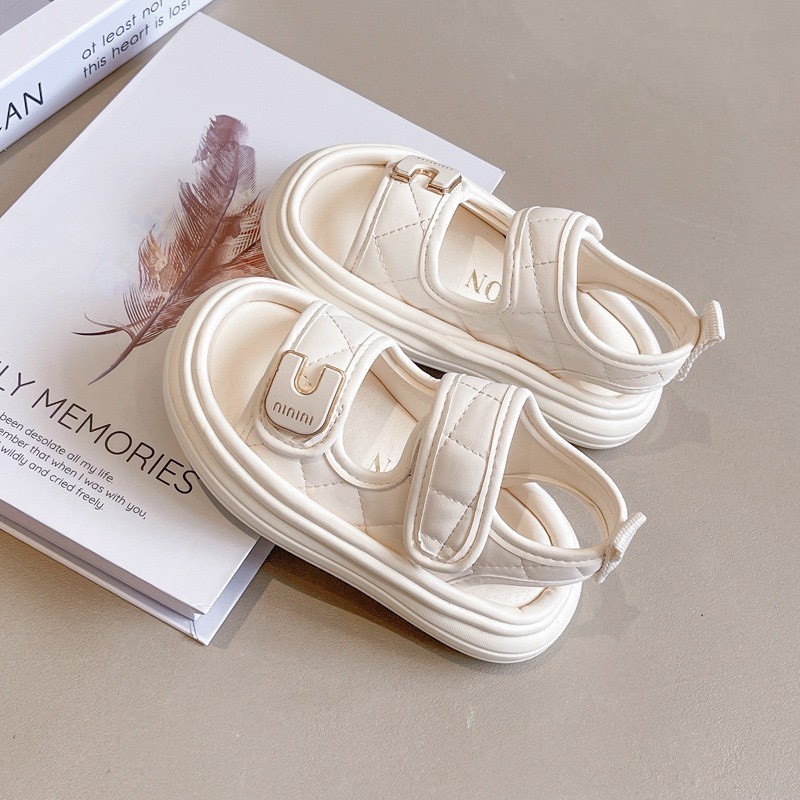 sandal bé gái dép quai hậu cho bé đi học nhẹ êm chân chống trượt mẫu mới QCCC full box kiểu dáng năng đông XD656