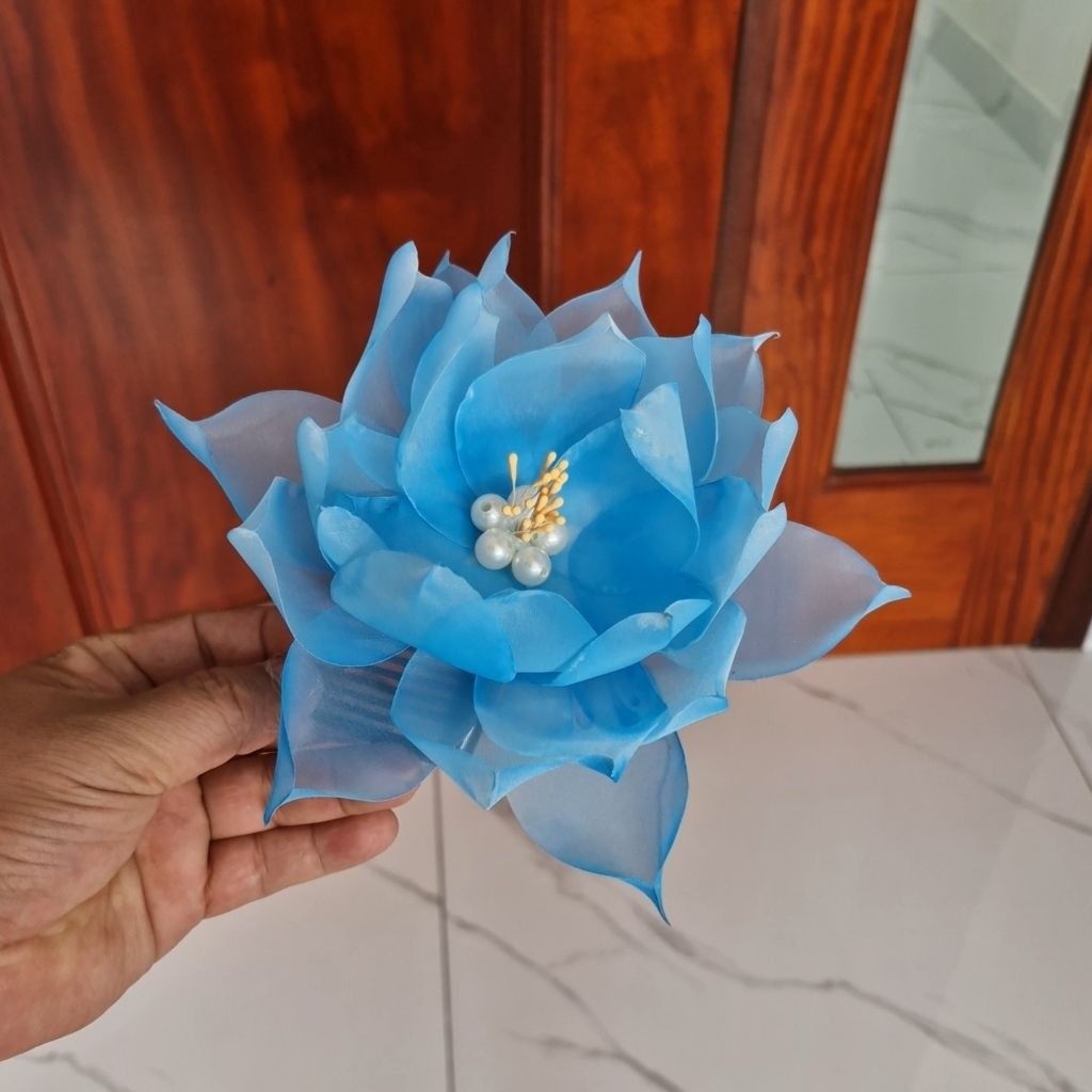 Cài tóc hoa sen vải organza siêu mịn siêu bóng đẹp, dùng để cài tóc biểu diễn văn nghệ