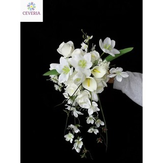 Hoa cưới cầm tay cô dâu dáng thác đổ CEVERIA