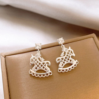 Bông Tai Thời Trang Thiết Kế Tinh Tế và Thanh Lịch