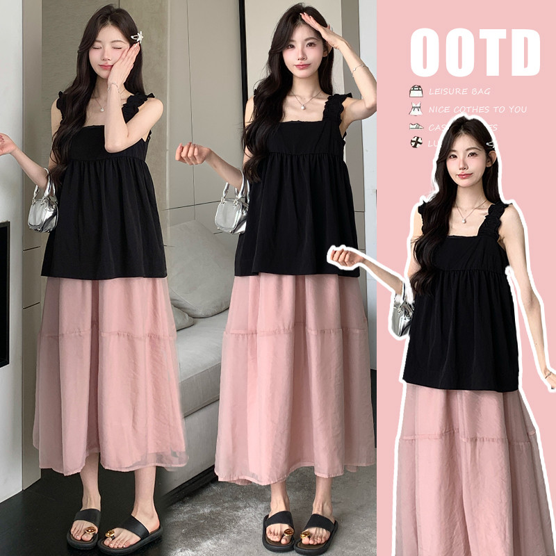 Bộ đồ bà bầu mùa hè gồm áo cổ vuông và váy lưới