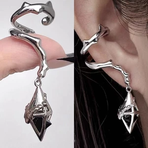 Bông tai đinh tán zircon kim loại đen với thiết kế cuộn dây không đều