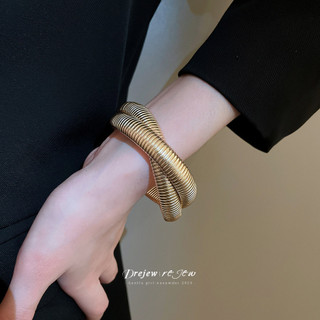 Vòng tay quấn xoắn họa tiết kim loại, phong cách châu Âu và Mỹ, phù hợp cho nàng cá tính trendy