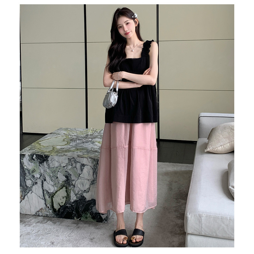 Bộ đồ bà bầu mùa hè gồm áo cổ vuông và váy lưới
