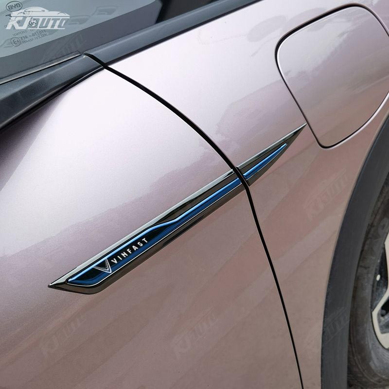 Vinfast Xe Fender Kim Loại Biểu Tượng Miếng Dán 3D Phong Cách Lưỡi Dao Bên Huy Hiệu Viền Phụ Kiện Trang Trí Cho Vf 8 Vf 9 Vf E34 Lux A Fadil President SA VF E34