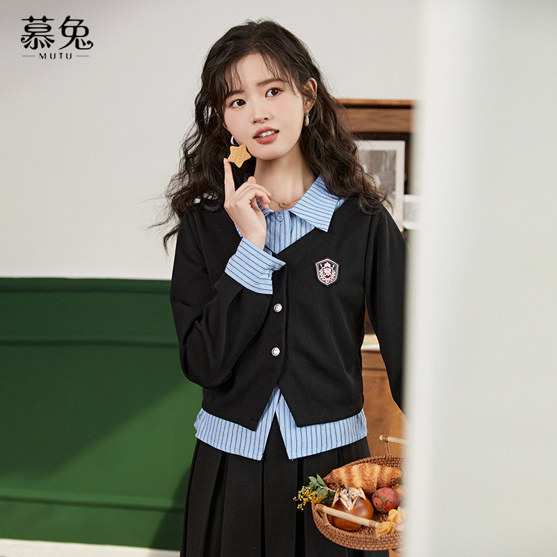 Mutu Preppy Phong Cách Giảm Tuổi Áo Sơ Mi Giả Hai Mảnh Nữ Mùa Xuân 2026 Thiết Kế Phong Cách Mới Niche polo Cổ Áo Dệt Kim Hàng Đầu