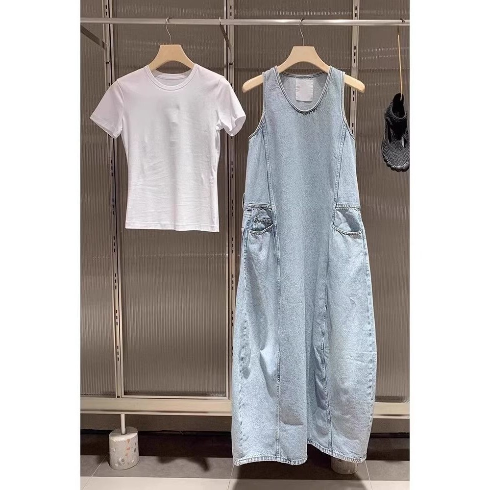 [YU]Bộ đồ nữ mùa hè, áo thun tay ngắn kết hợp váy dây denim, size lớn, dáng rộng, trẻ trung.