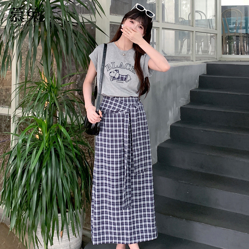 Áo thun và váy chữ A Mutu màu xám kẻ sọc, buộc dây - Bộ đồ hai mảnh phong cách thời trang cho nữ