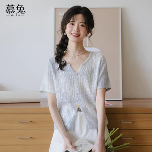 Mutu Thiết Kế Pháp Niche Đính Kim Sa Lấp Lánh Áo Len Nữ Mùa Hè 2026 Phong Cách Mới Cổ Chữ V Cao Cấp Top Mỏng Phong Cách