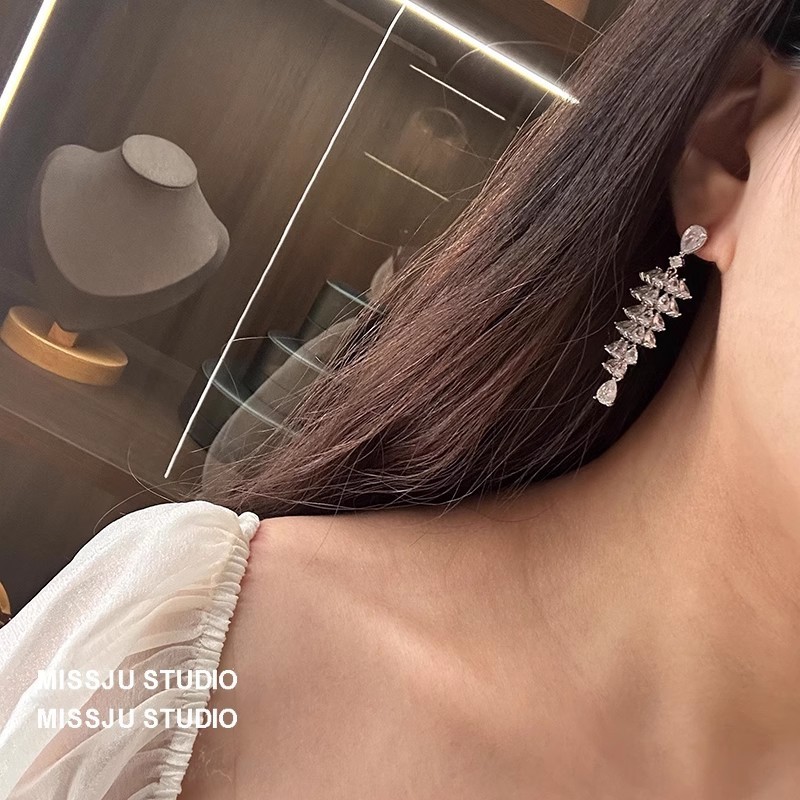 Bông tai Zircon thả nước thời trang Hàn Quốc Bông tai tinh tế sang trọng