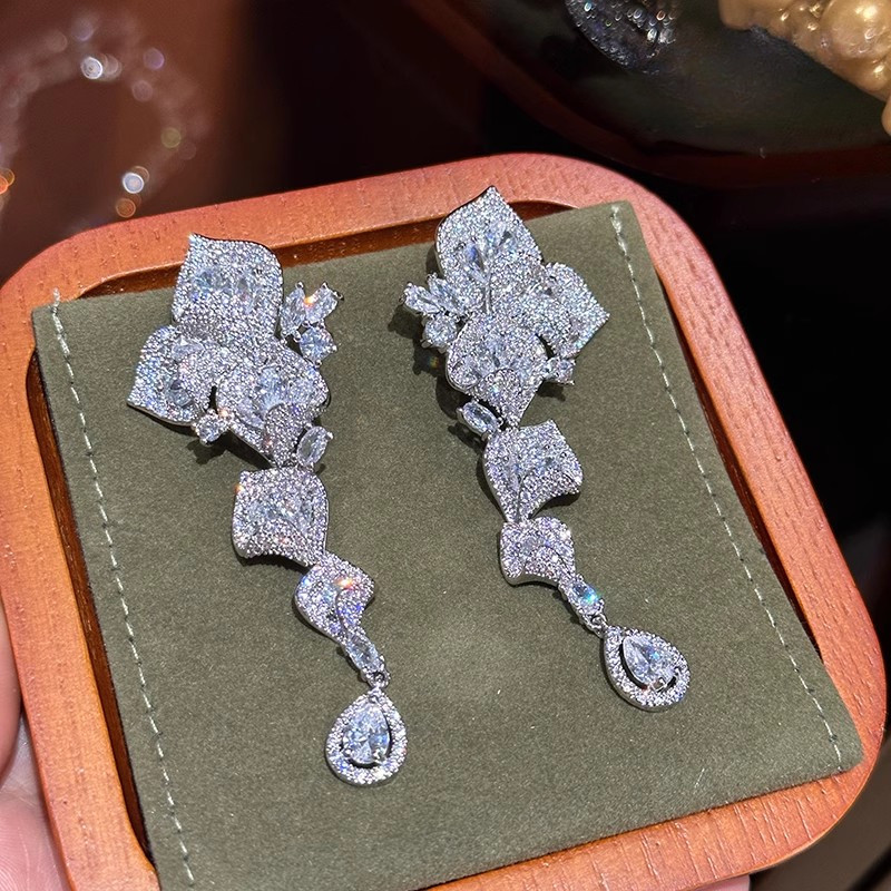 Bông tai hình cánh hoa Zircon sang trọng Bông tai thời trang cô dâu kim cương