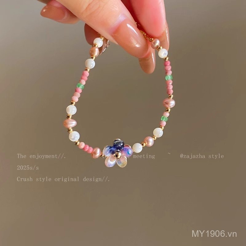 Vòng tay ngọc trai hoa năm cánh màu sắc đa dạng, ánh sáng sang trọng