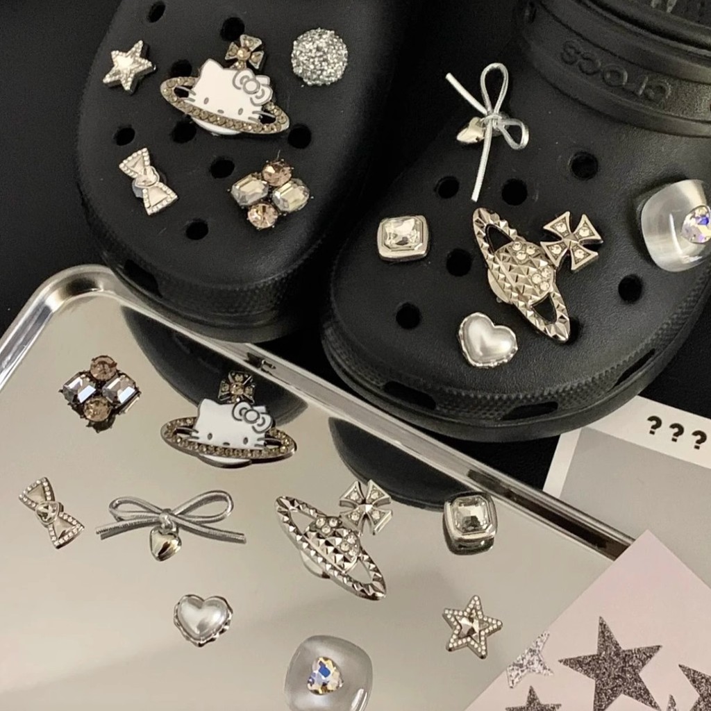 HelloKitty Hello Kitty Phụ Kiện Giày DIY Có Lỗ, Hoa 3D, Có Thể Tháo Rời, Phù Hợp Crocs, Giày Hoa Ins