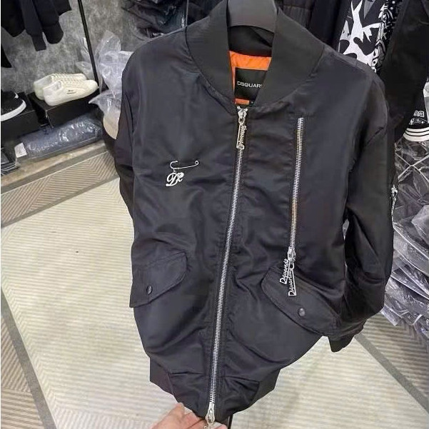 Áo Khoác Gió Cài Ghim D2 KCloset Áo Bomber Khóa Kéo Chất Dù Dày Dặn Thêu Lưng Đại Sứ Quán NA950