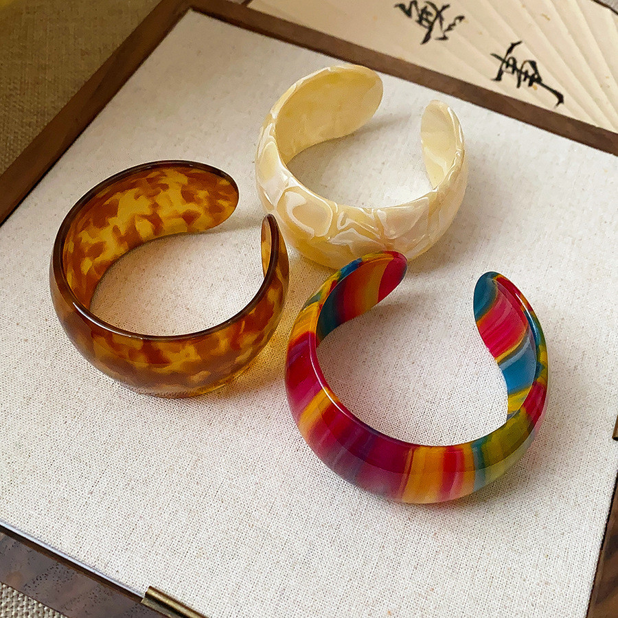 Vòng tay acetate nhiều màu sắc hình học hiện đại, dễ điều chỉnhsize, phù hợp làm quà tặng cho nữ