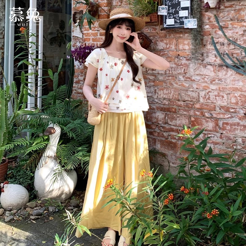 Mutu Áo Sơ Mi Tay Ngắn & Quần Ống Rộng Two-Piece Set Cho Mùa Hè, Cổ Vuông, Phong Cách Cao Cấp Mới